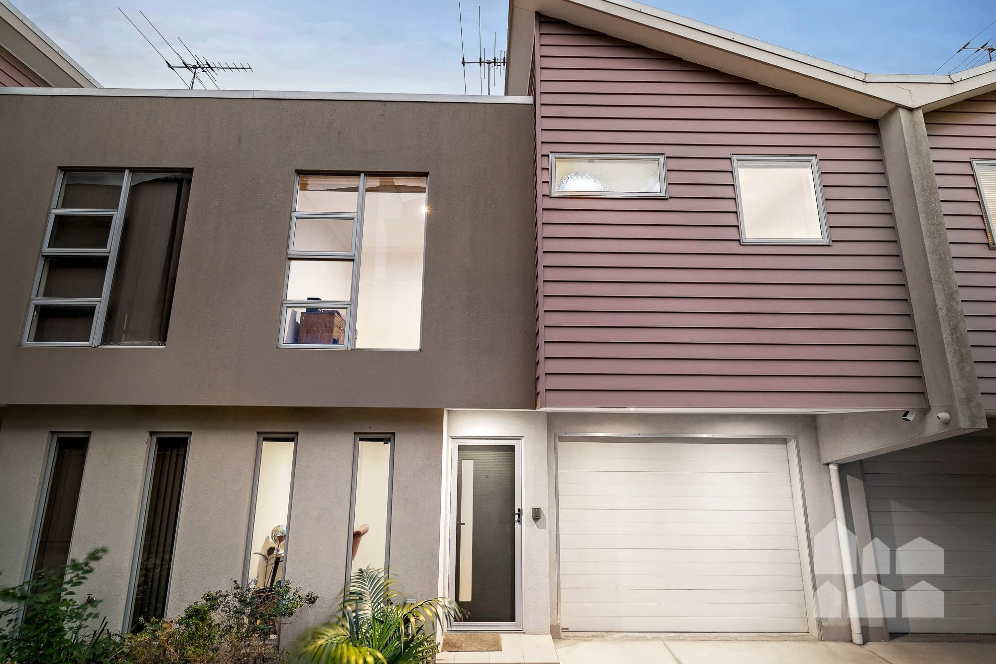 5/10 Rosamond Road, Footscray - Image 1