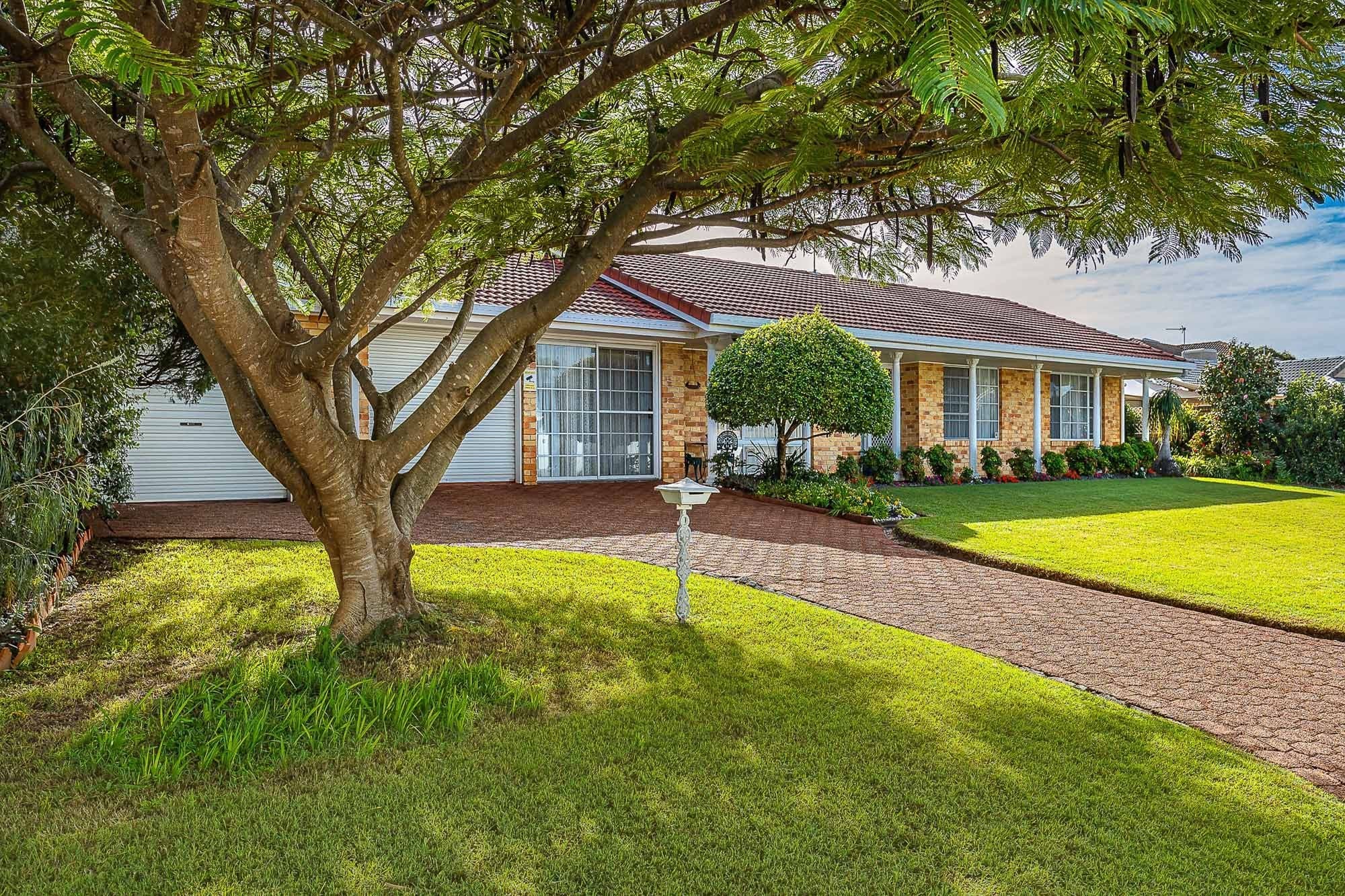 4 Salacia Avenue, Mermaid Waters QLD 4218, Mermaid Waters - Image 1