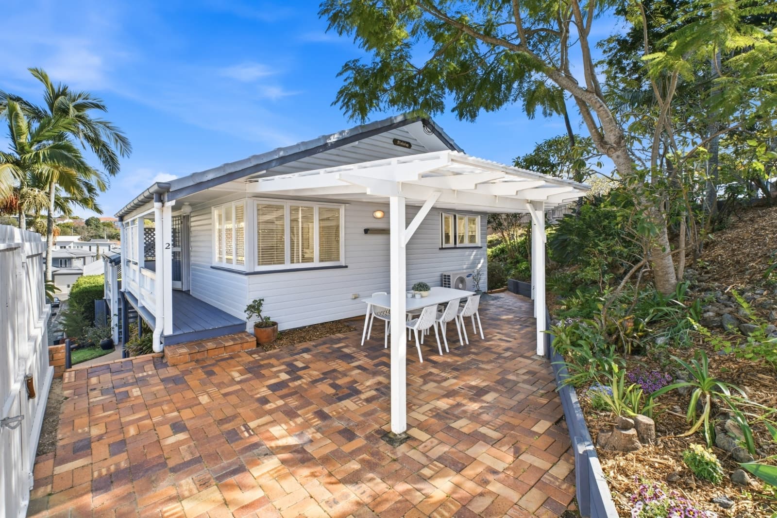 2/12 Lade Street, COORPAROO, Coorparoo - Image 1