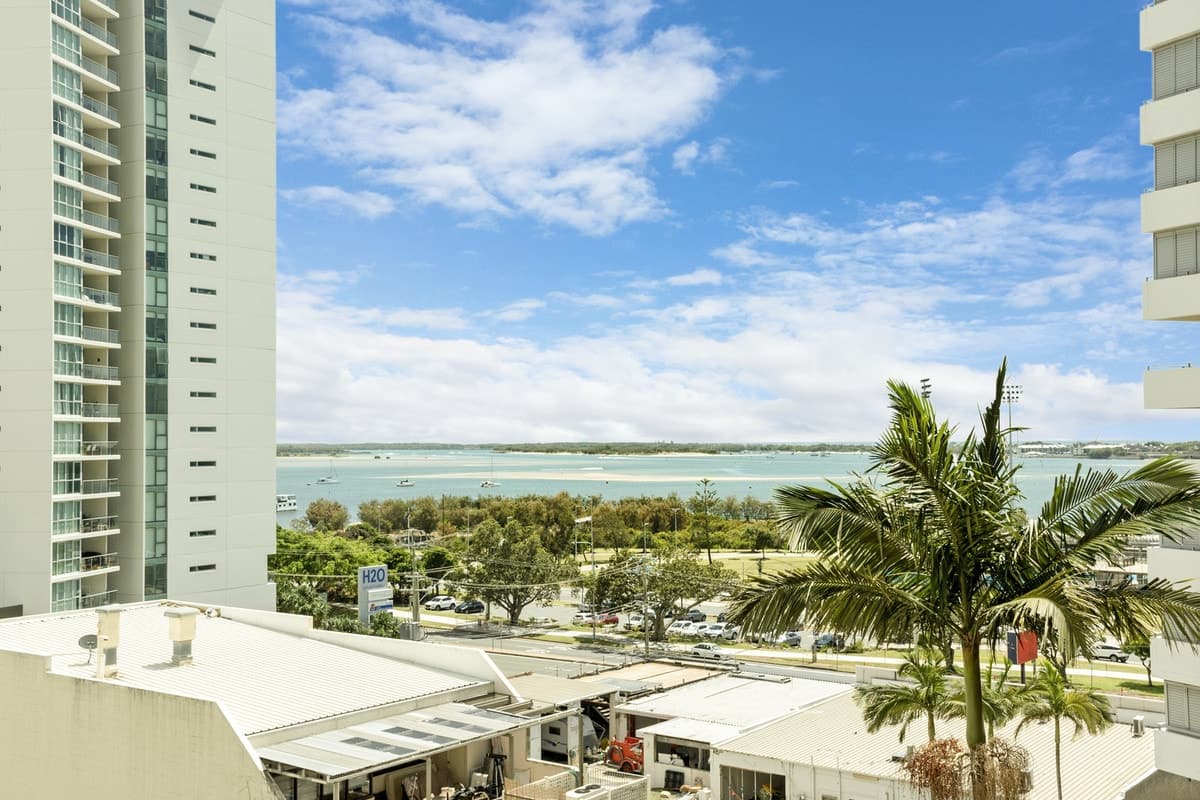 18/72 Marine Parade, Southport, Southport - Image 1
