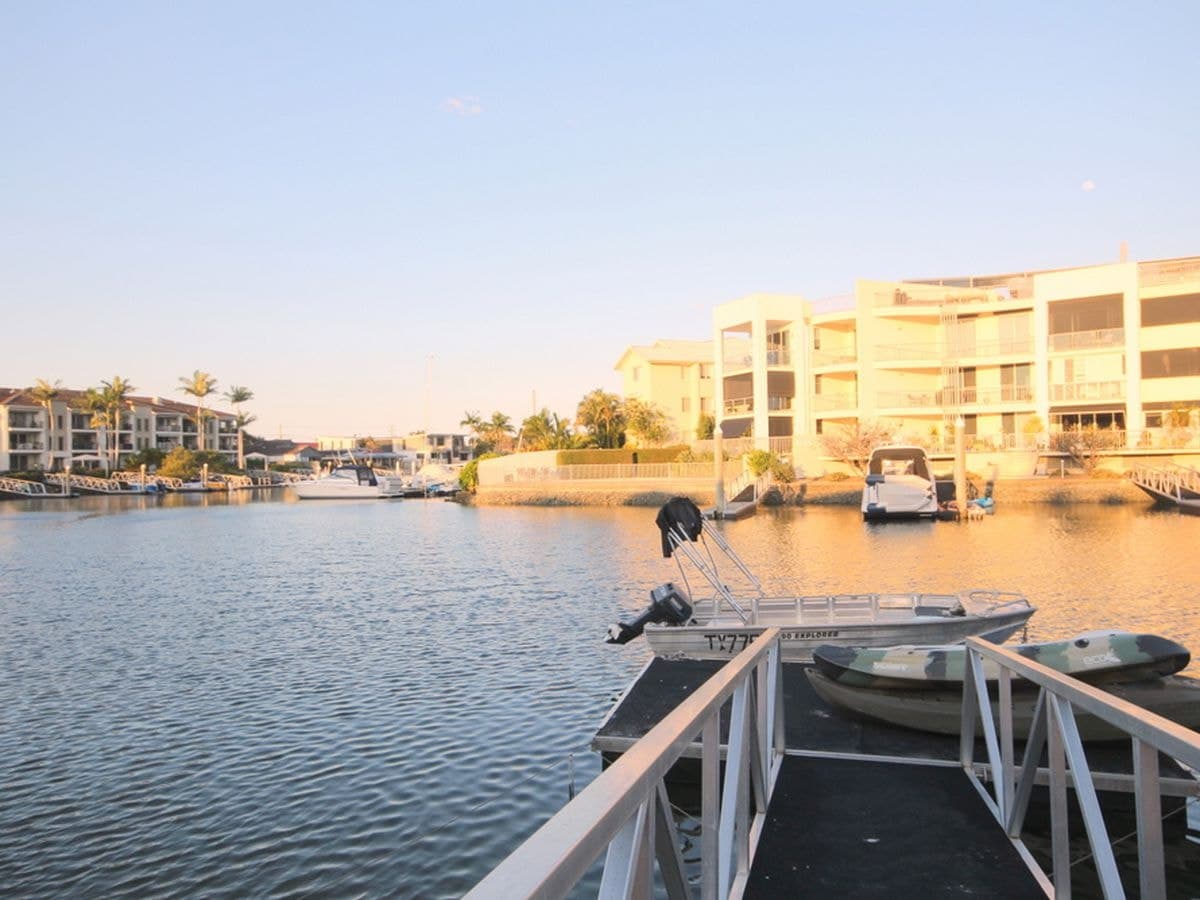 7 / 79 Bayview Street, Runaway Bay, Runaway Bay - Image 1