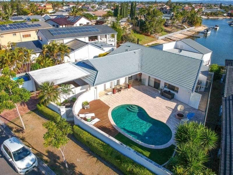 25 Selkirk Avenue, BENOWA WATERS, Benowa Waters - Image 1
