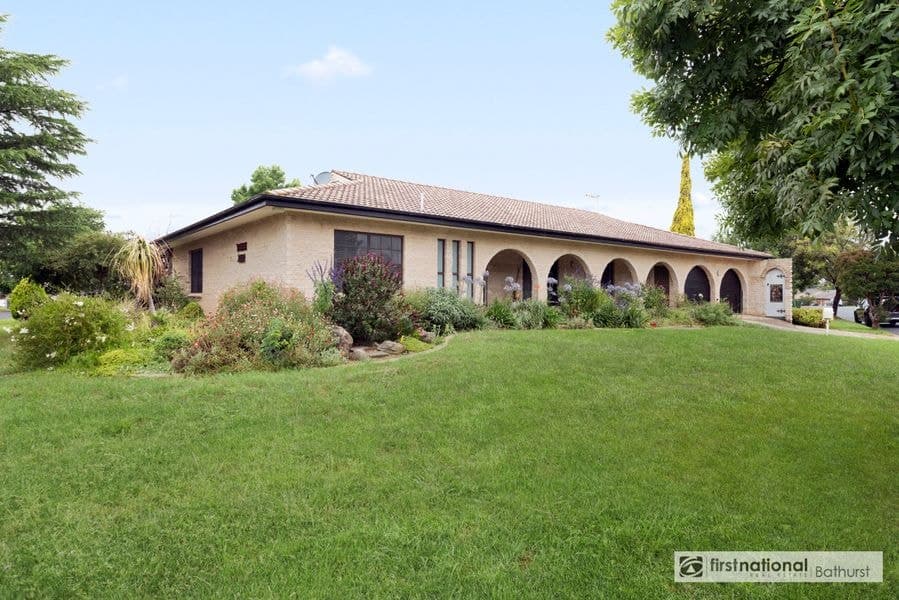 12 Dunrossil Crescent, West Bathurst NSW 2795, West Bathurst - Image 1