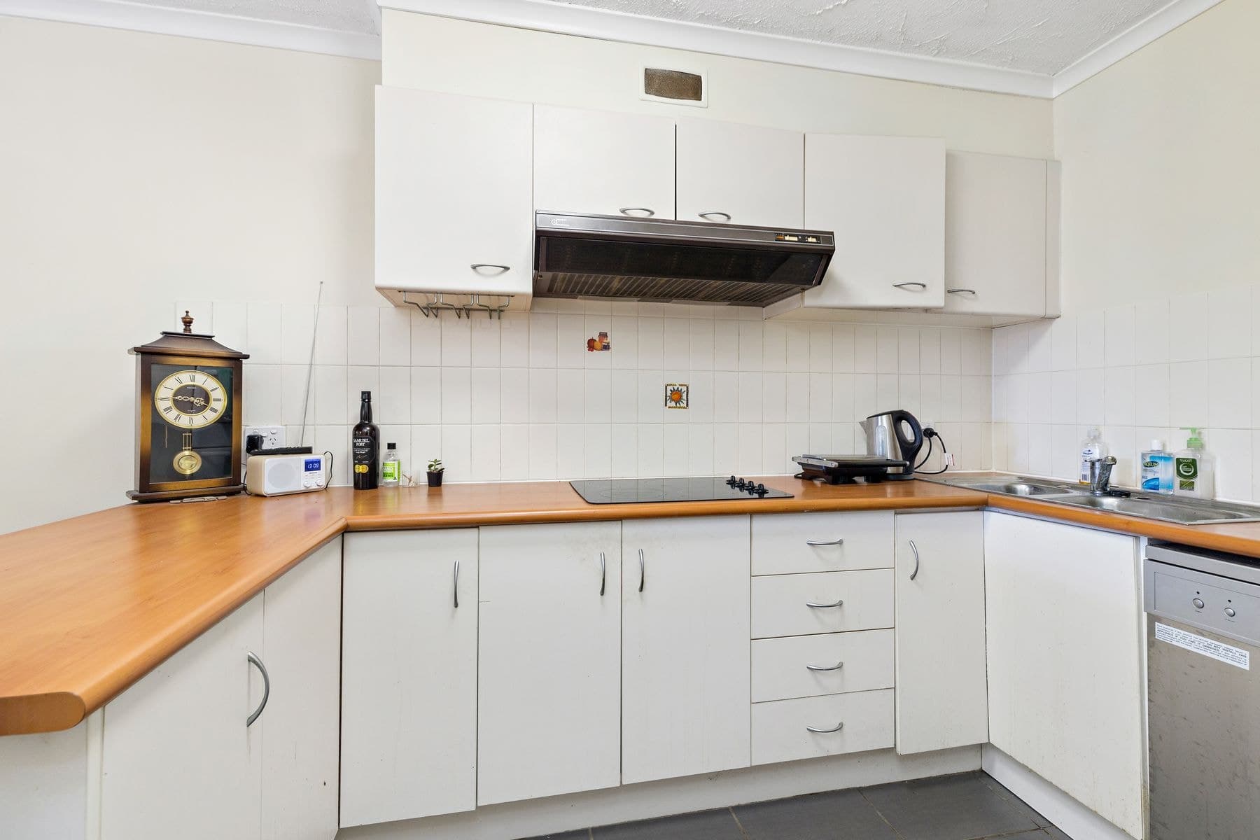 15/76, Capalaba - Image 1