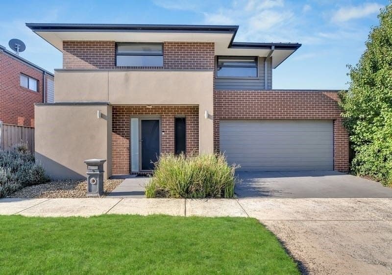 9 Heathland Circuit Cranbourne East VIC, Cranbourne East - Image 1