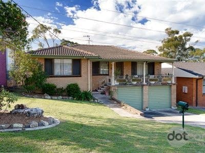 11 Roslyn Avenue, Charlestown - Image 1