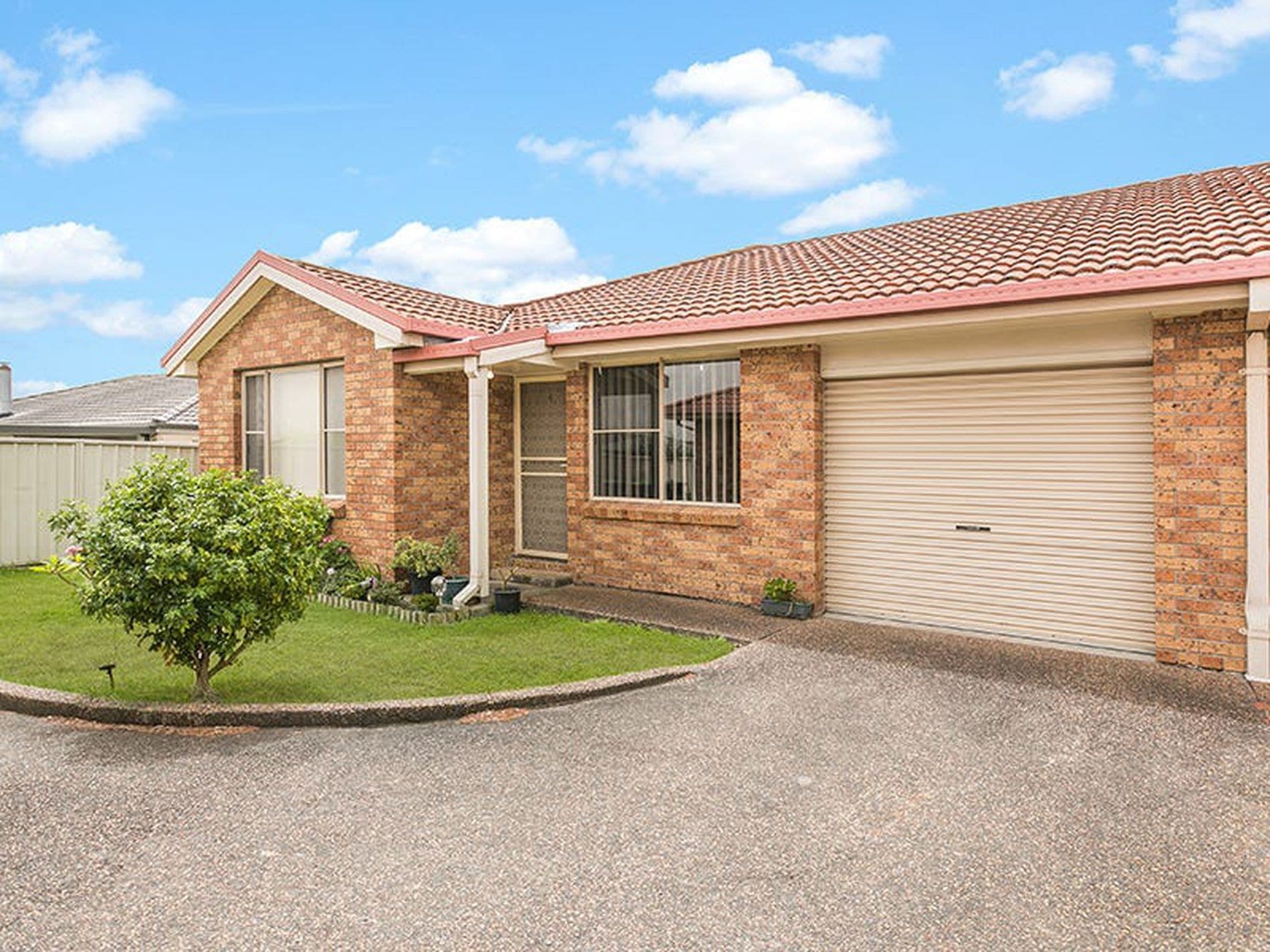 4 / 2 Bangalay Close, Woodberry - Image 1
