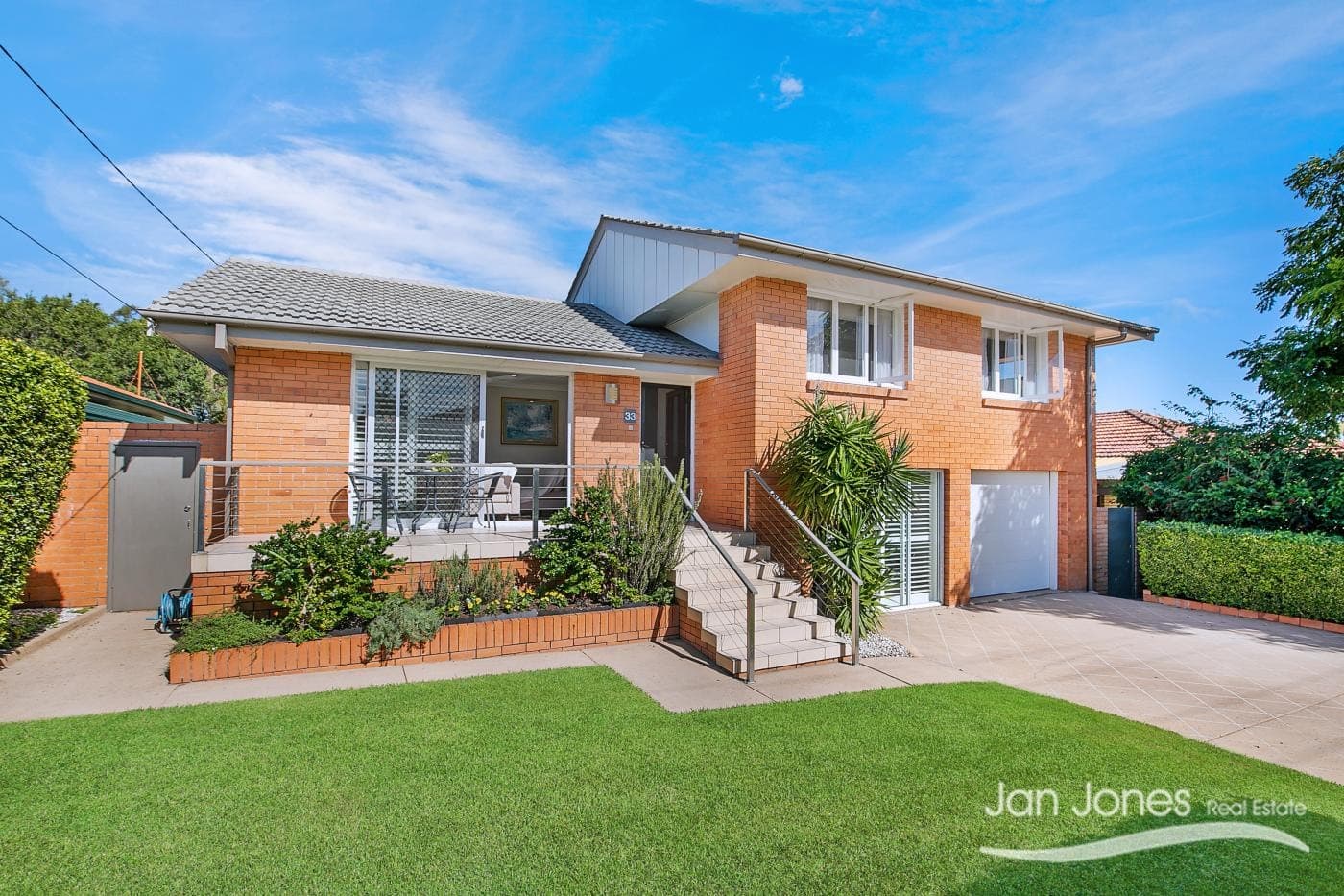 33 Hibiscus Ave, Redcliffe - Image 1