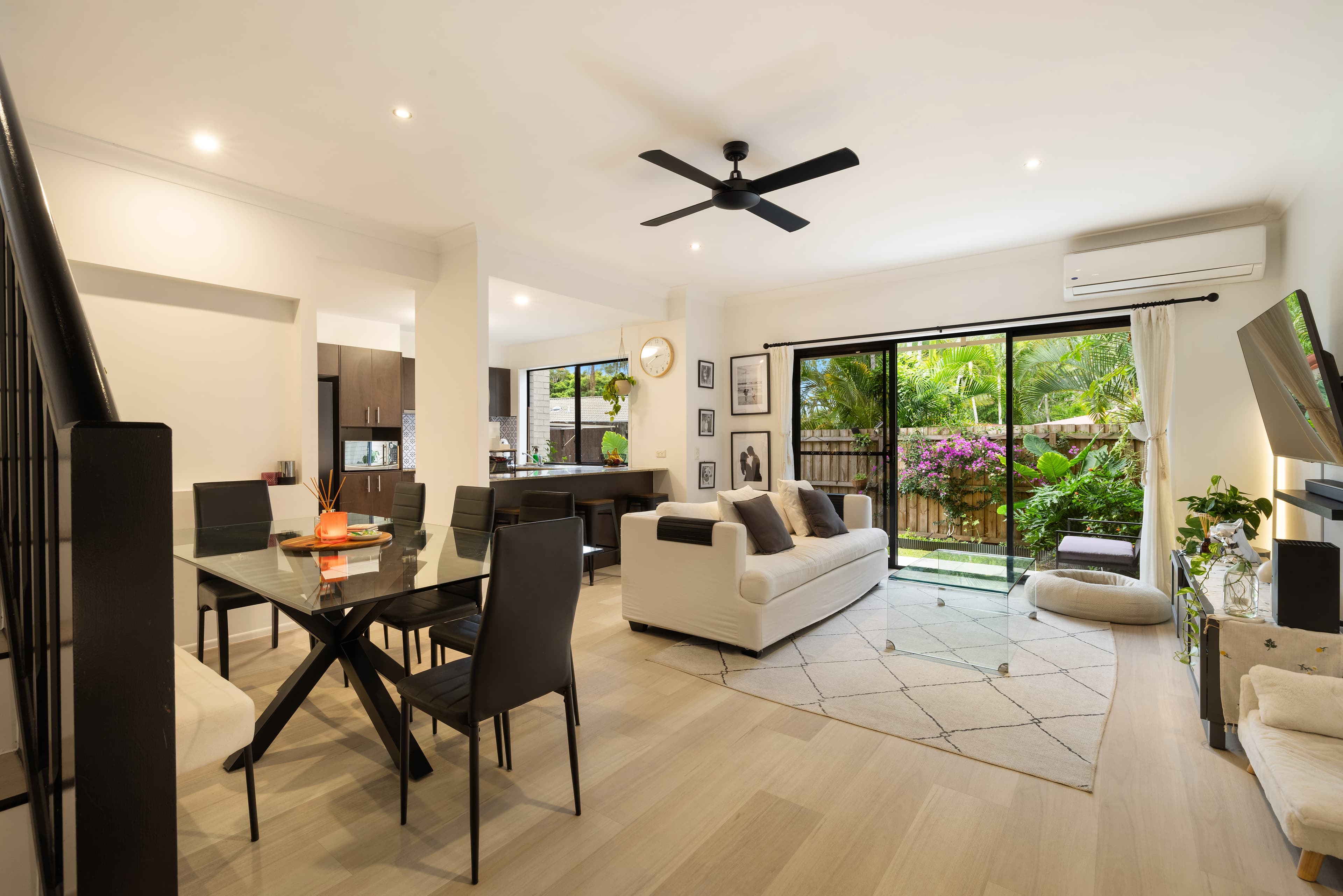 1/170 Whiting Street, Labrador, Labrador - Image 1