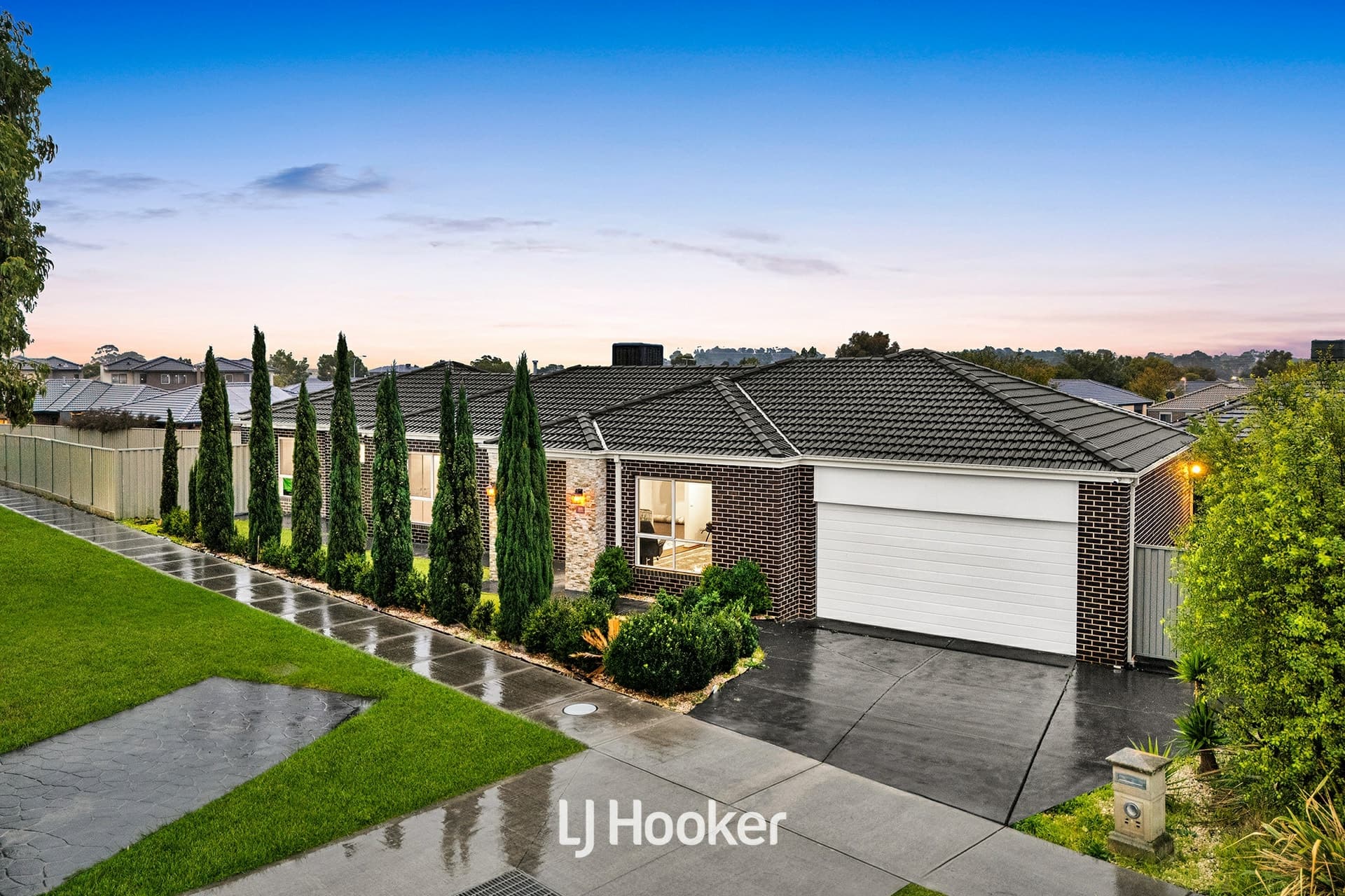 102 Linsell Boulevard Cranbourne East VIC, Cranbourne East - Image 1