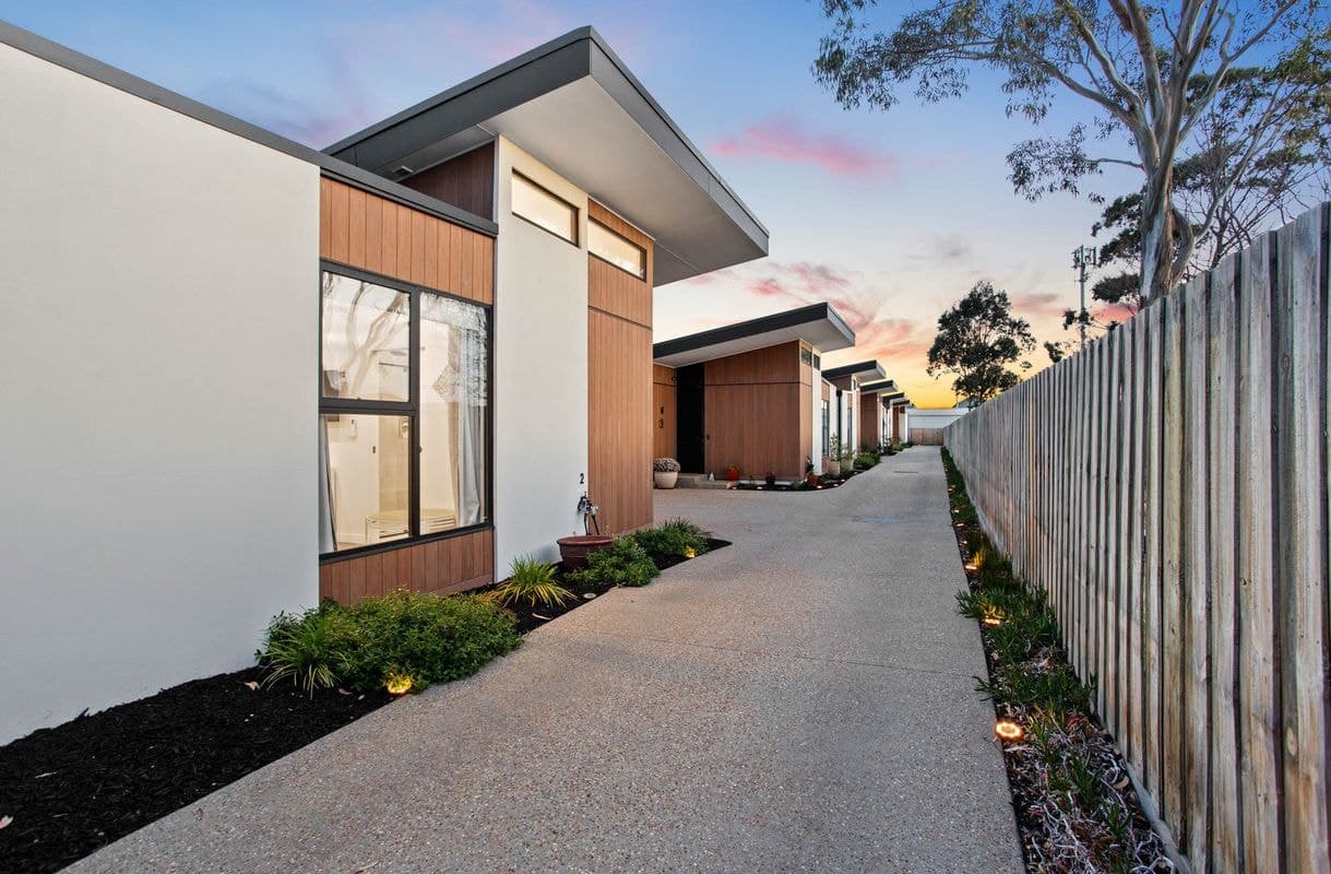 2 / 5 Lock Road , Rhyll, Rhyll - Image 1