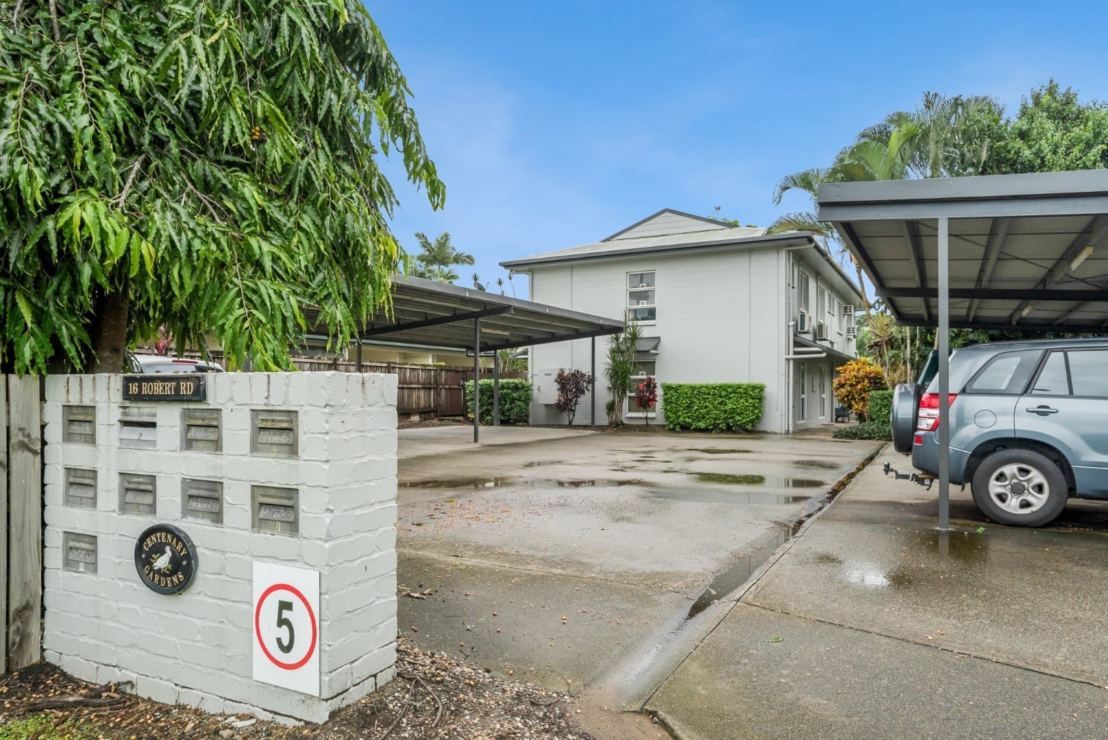8/16 Robert Road, Bentley Park, Bentley Park - Image 1