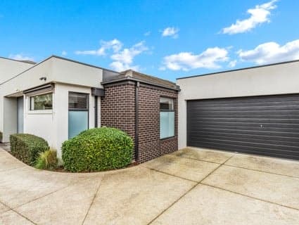 2/86 Lochiel Avenue, Edithvale - Image 1