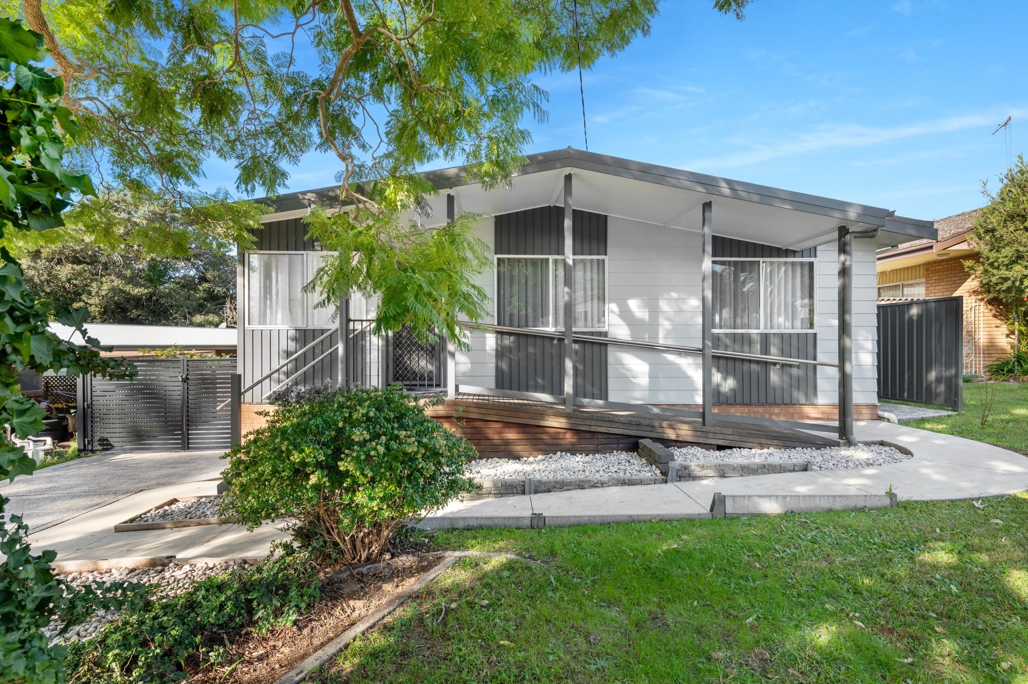 305 Farmborough Road, Farmborough Heights - Image 1