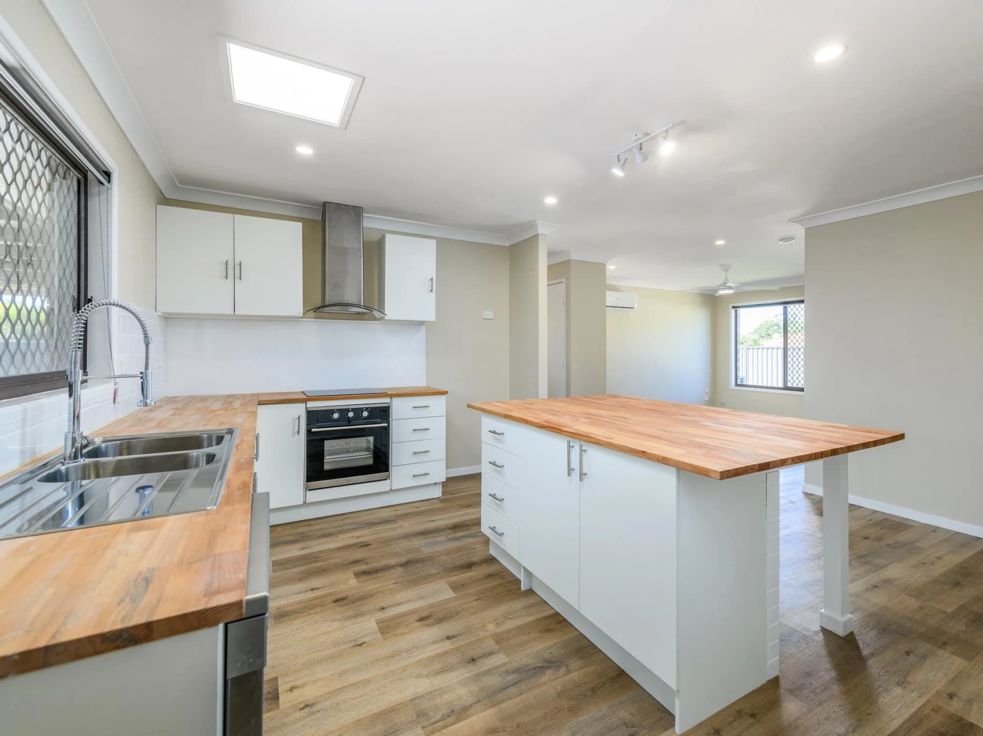 2 / 219 Central Street, Labrador QLD 4215, Labrador - Image 1