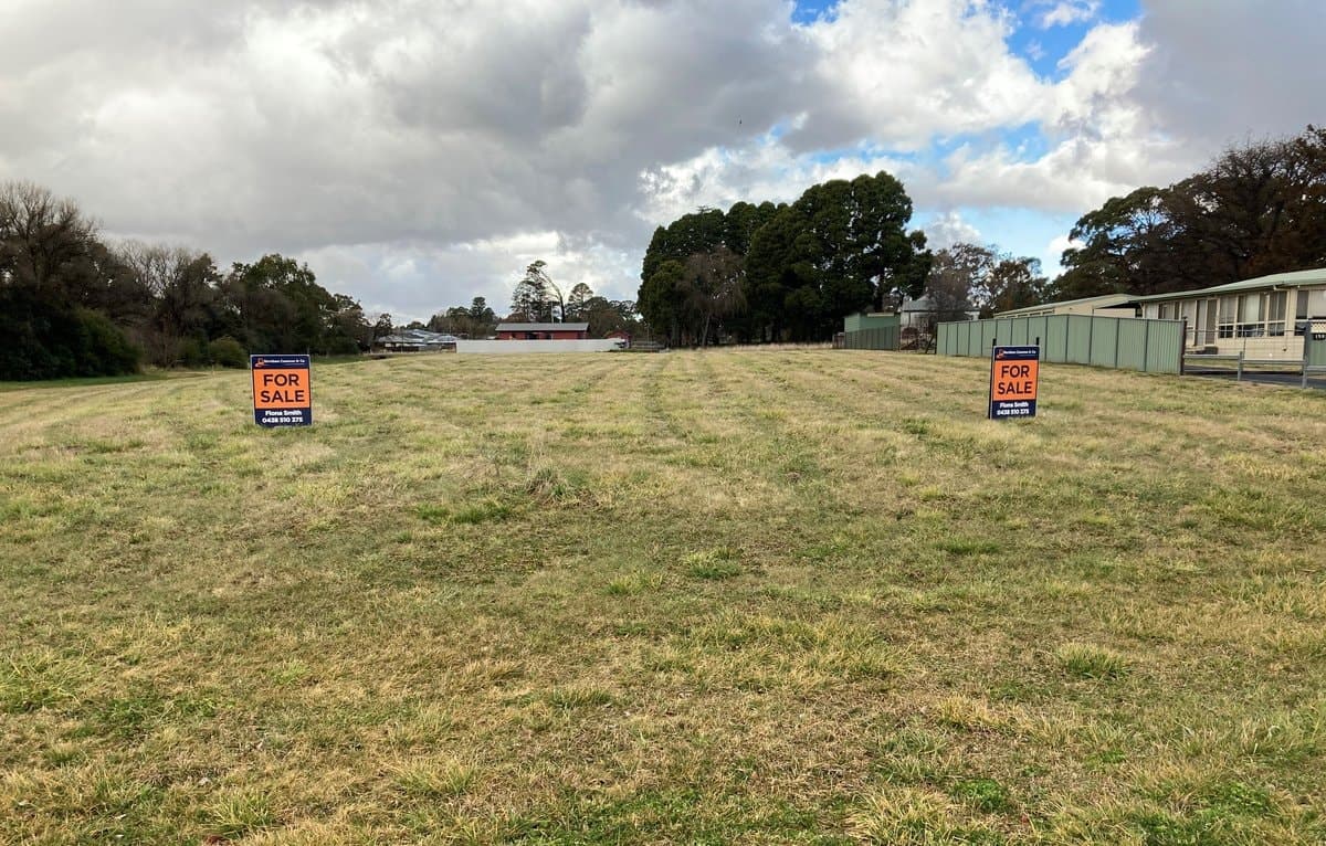 153, Guyra - Image 1