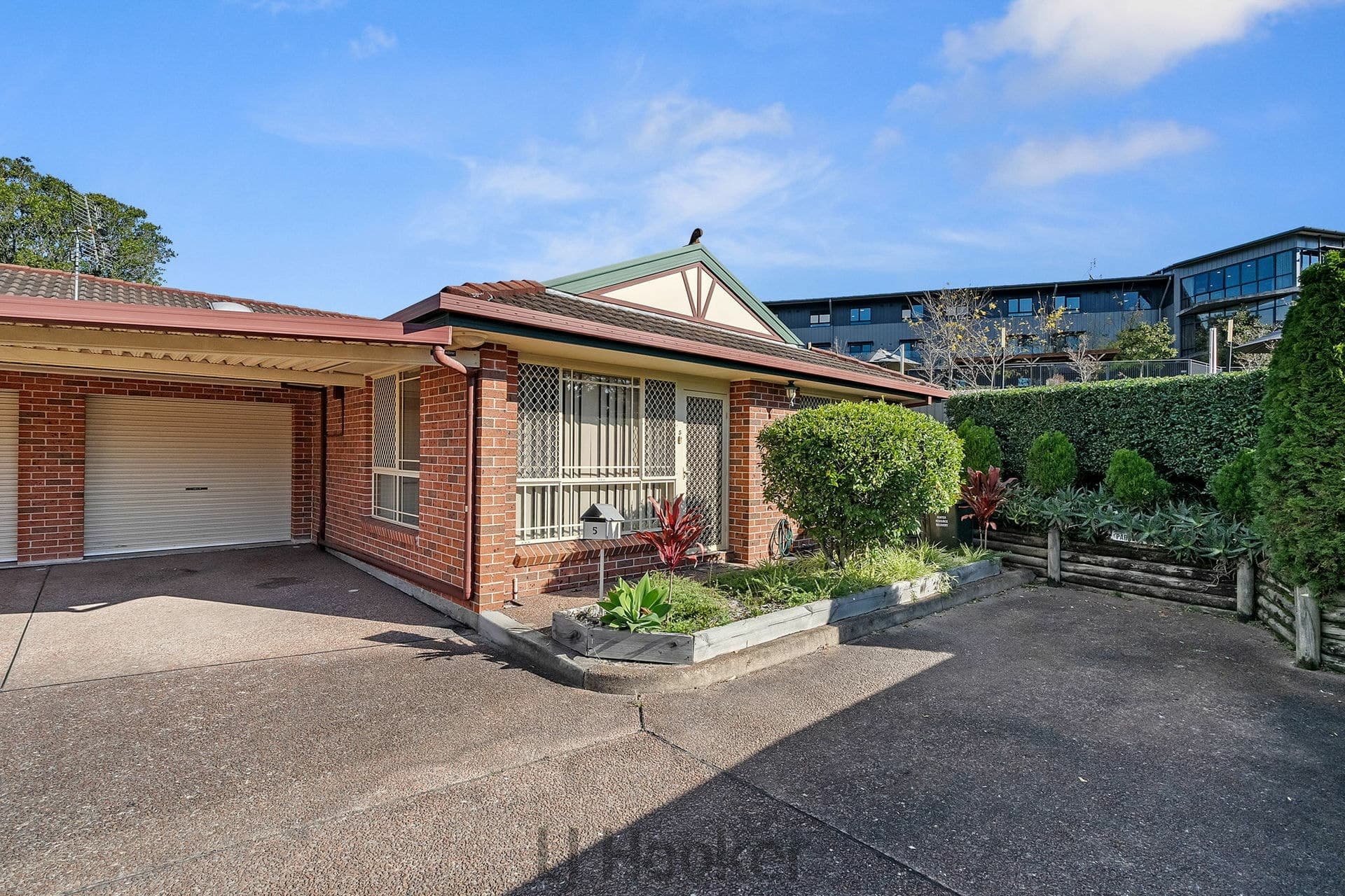 5/29, Mount Hutton - Image 1