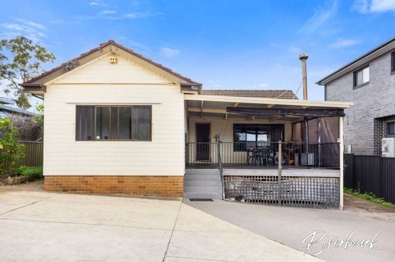 32 Rowley Road, Guildford, Guildford - Image 1