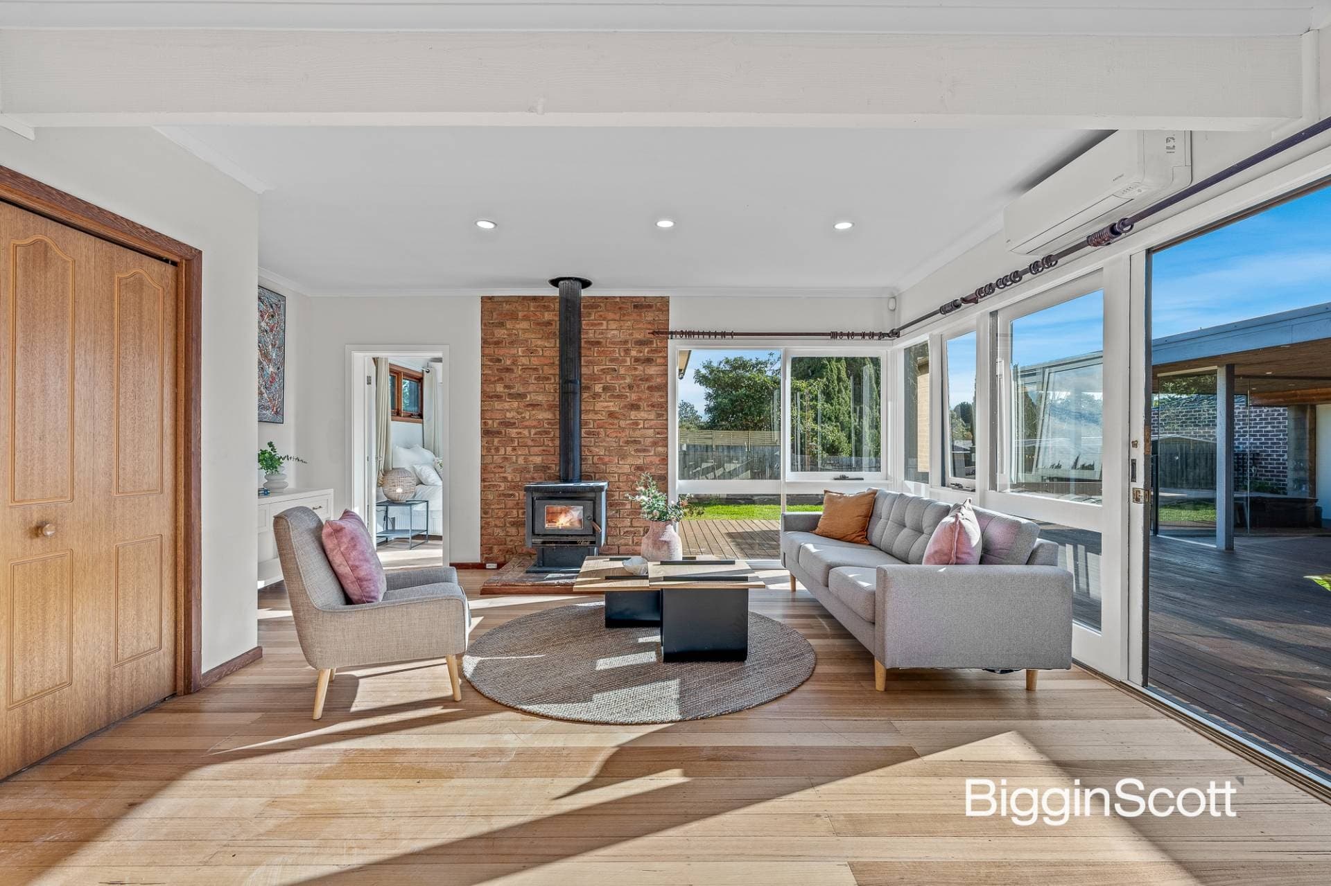11 Westerfield Drive, Notting Hill - Image 1