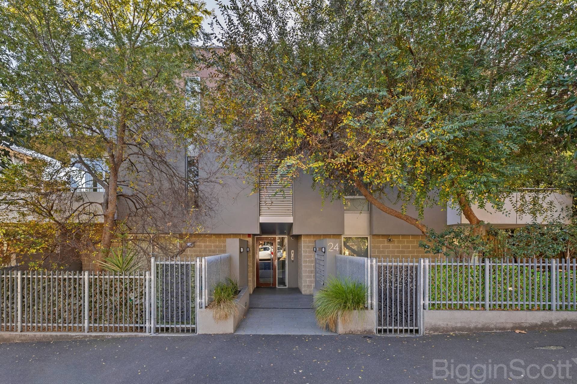 15/24 Milton Street, Elwood - Image 1