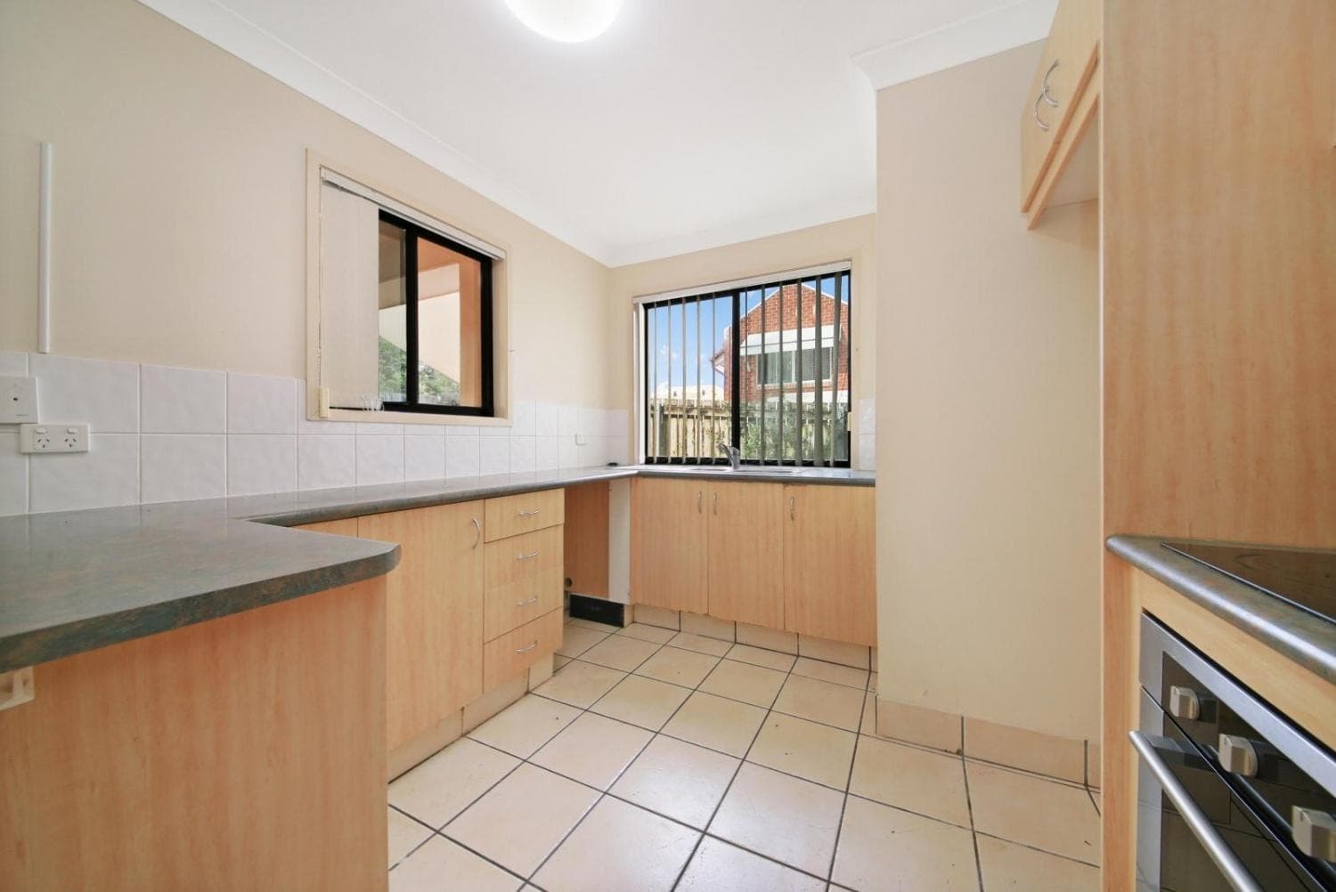 4/80 Pohlman Street, Southport - Image 1