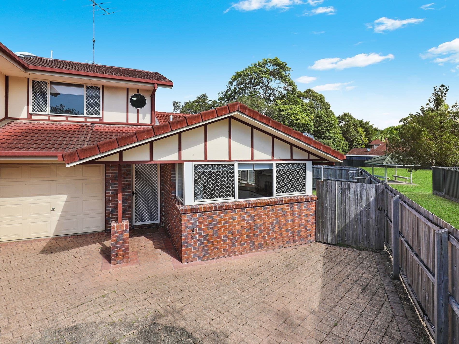 2 / 22 Radiata Drive, Maroochydore, Maroochydore - Image 1