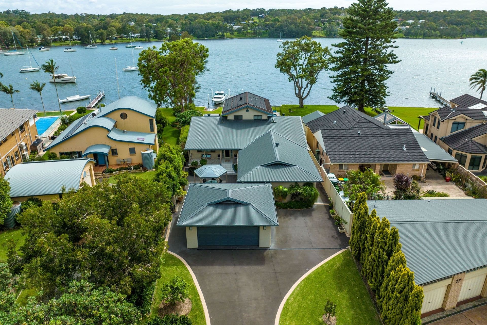 19 Dandaraga Road, Brightwaters, Brightwaters - Image 1