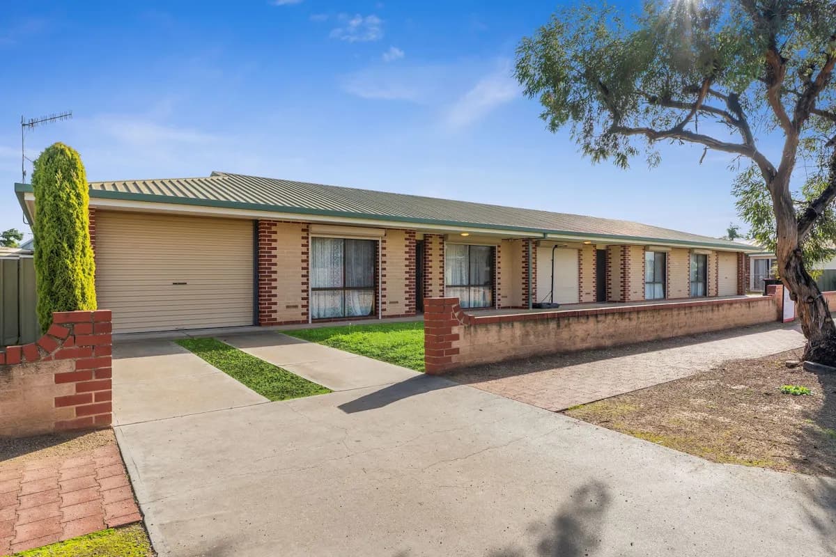 82 Sixteenth Street, Renmark - Image 1
