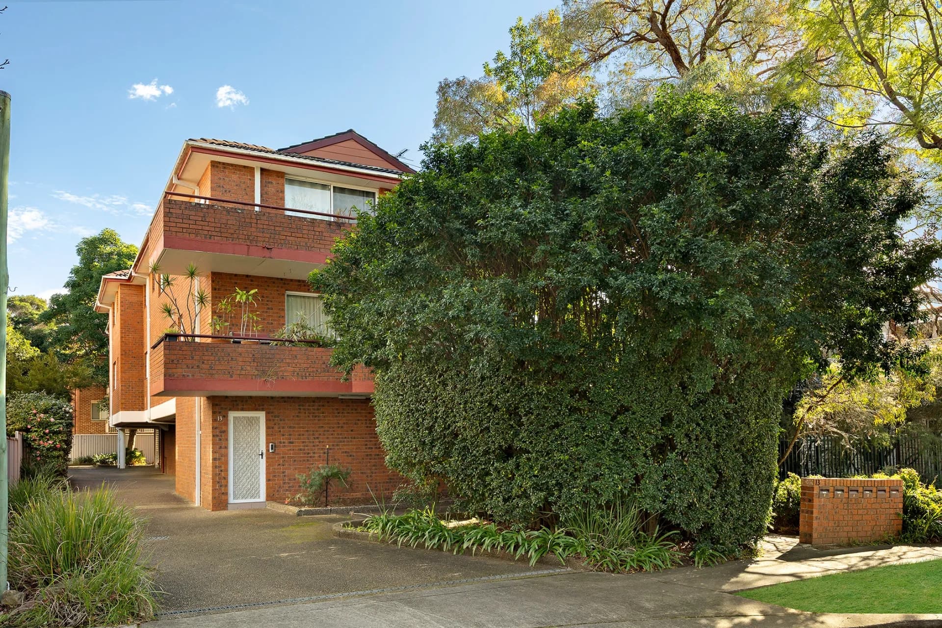 4/13 Henry Street, Parramatta - Image 1