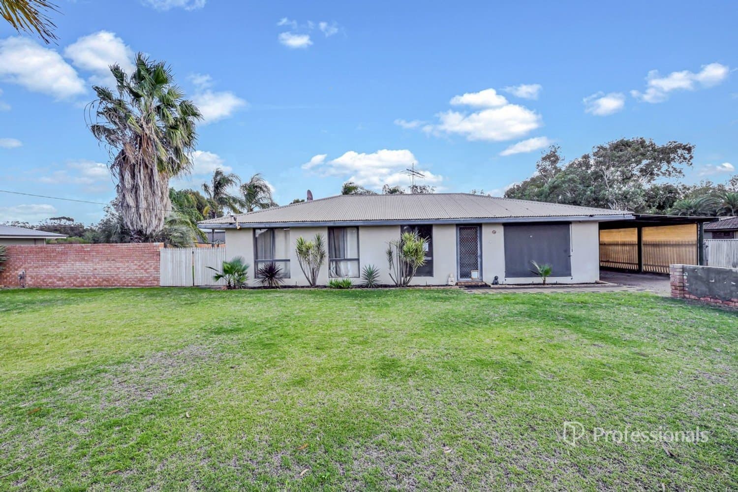 4 Levett Road Walkaway 6528, Walkaway - Image 1