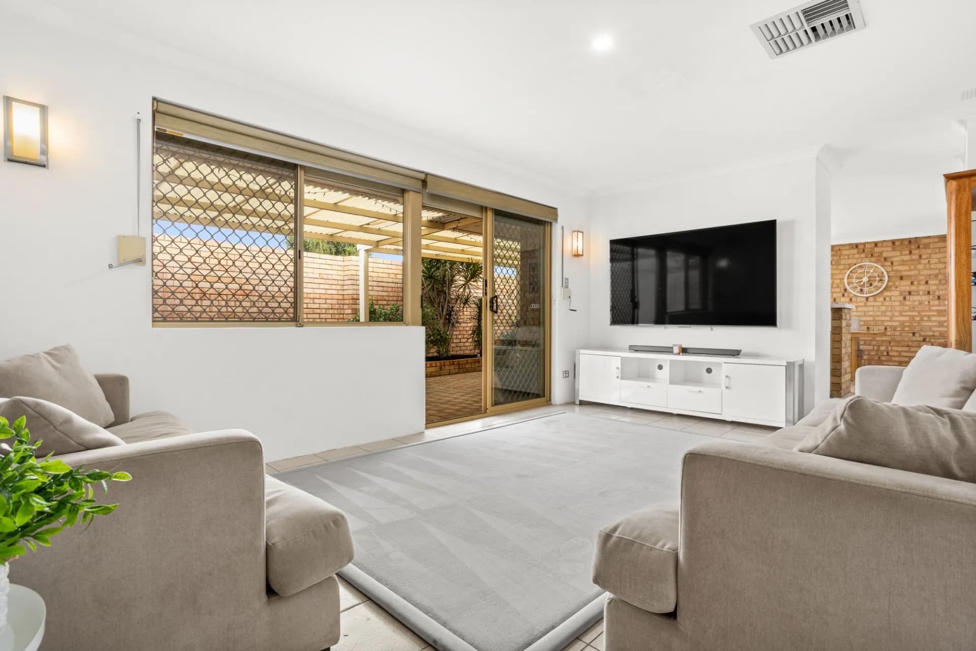 9/6 Lester Drive, Thornlie - Image 1