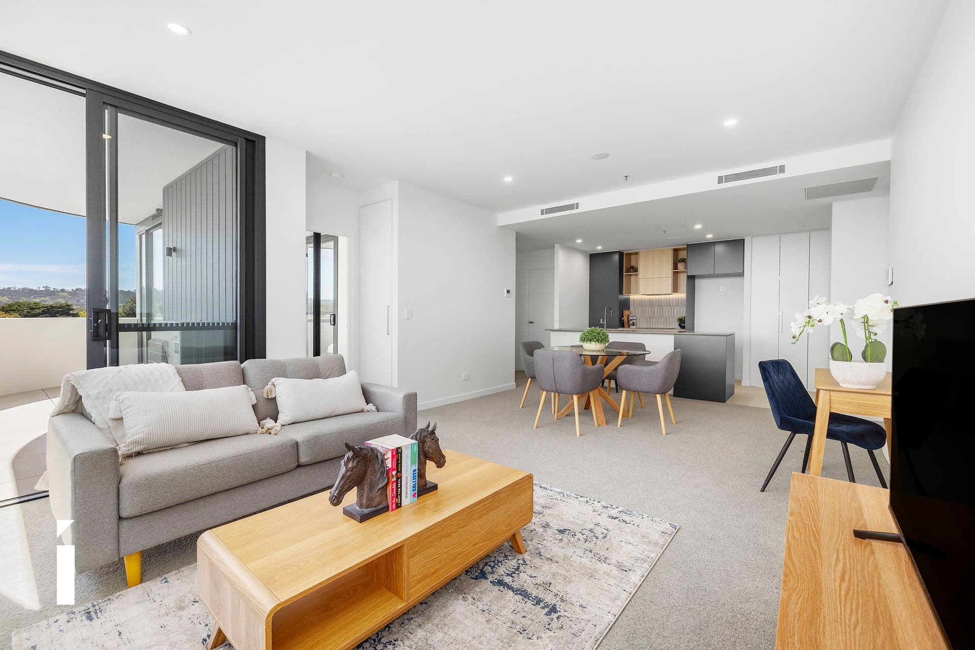 603/104 Easty Street, Phillip, Phillip - Image 1