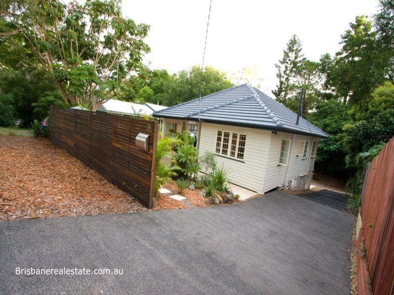 31 Ninth Avenue, St Lucia - Image 1