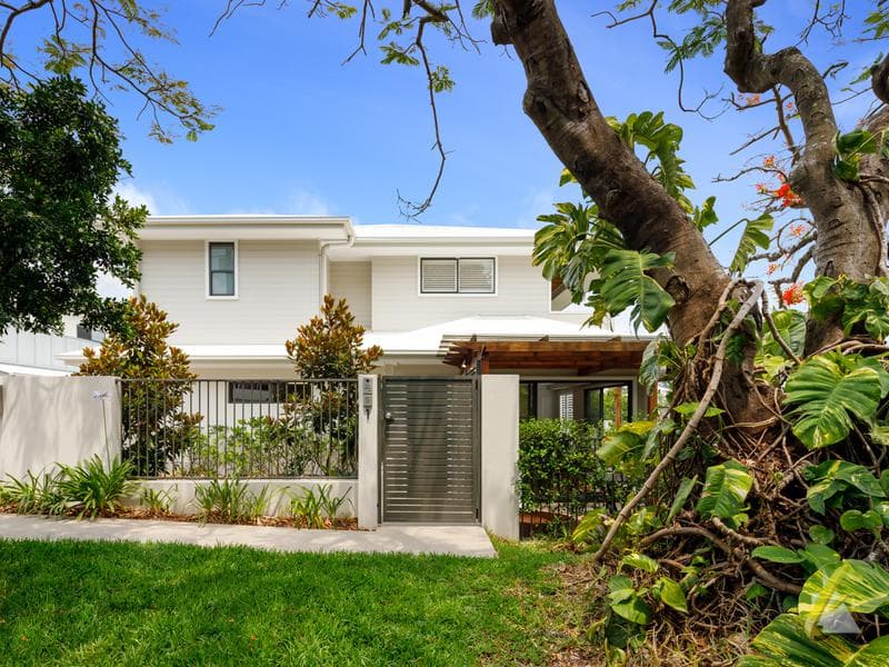 1/11 Simon Street, Yeronga - Image 1