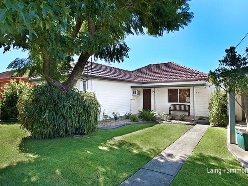 129 Chifley Street, Smithfield, Smithfield - Image 1