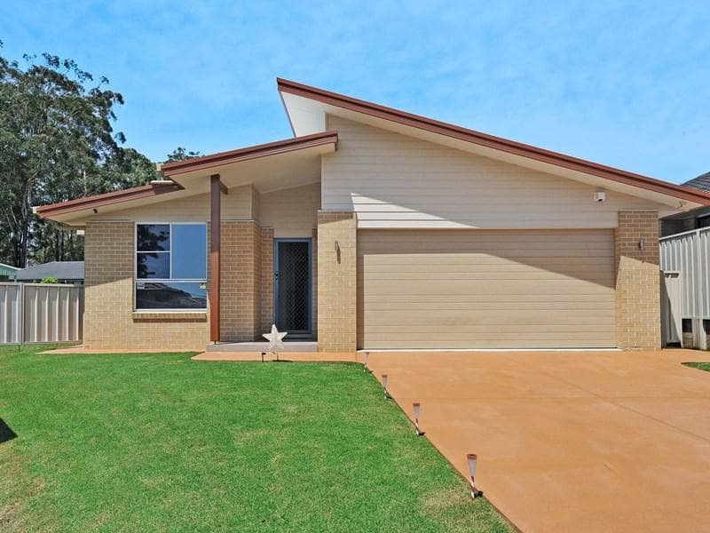 10 Lyrebird Place, Port Macquarie, Port Macquarie - Image 1