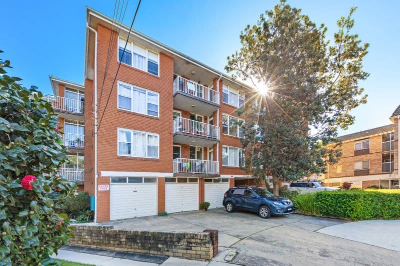 2/4-5 Kempsey Close, Dee Why, Dee Why - Image 1