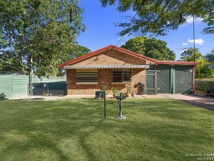 4 Arvon Ave, Beachmere - Image 1
