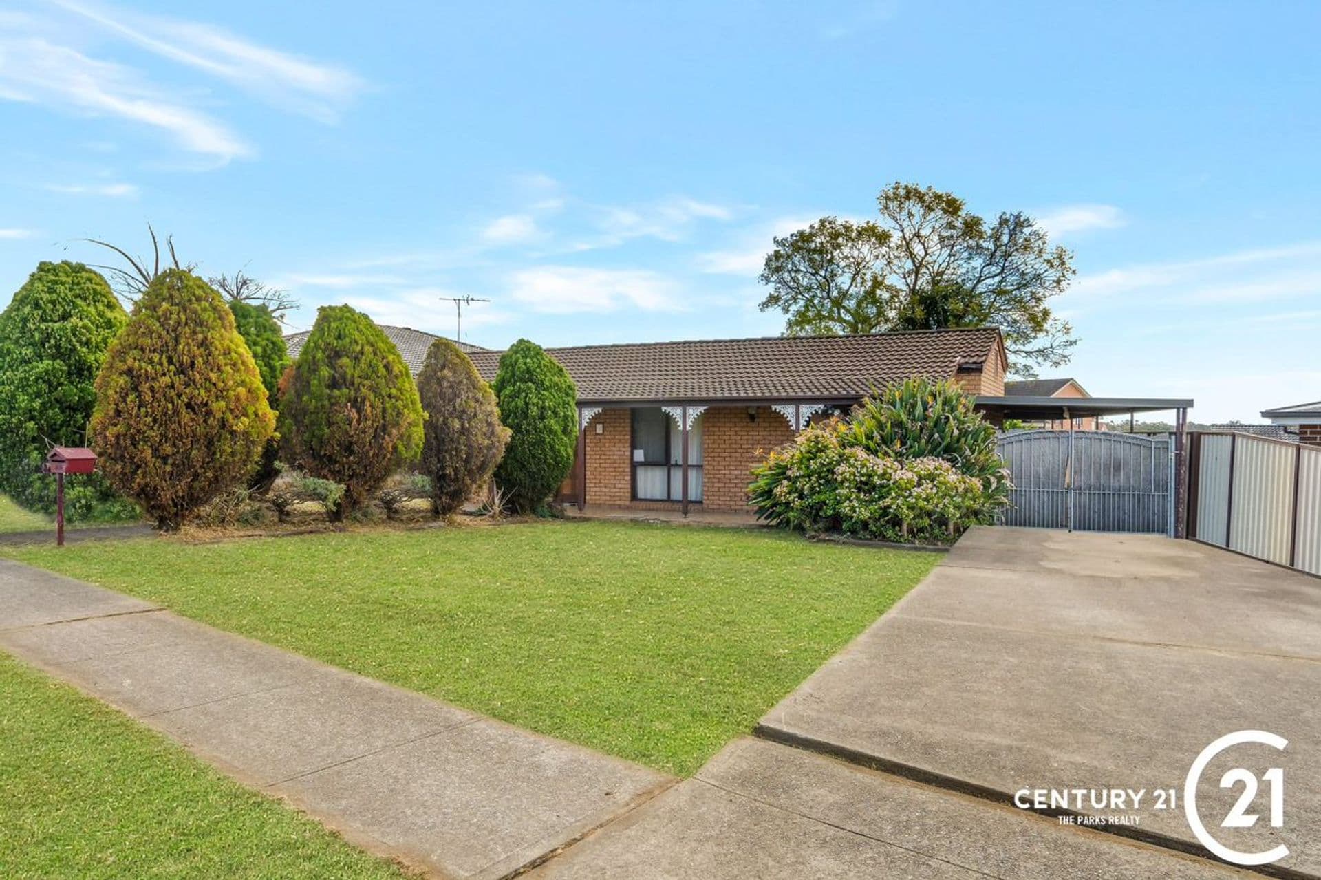 4 Moffitt Crescent, Edensor Park, NSW, 2176, Edensor Park - Image 1