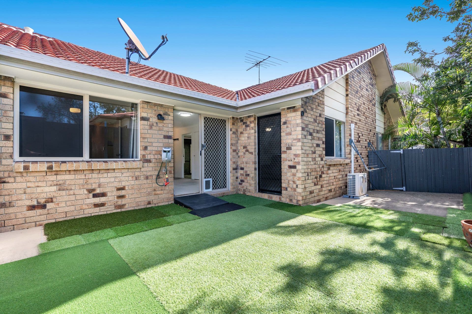 2/15 Worthing Street, Wynnum, QLD, 4178, Wynnum - Image 1