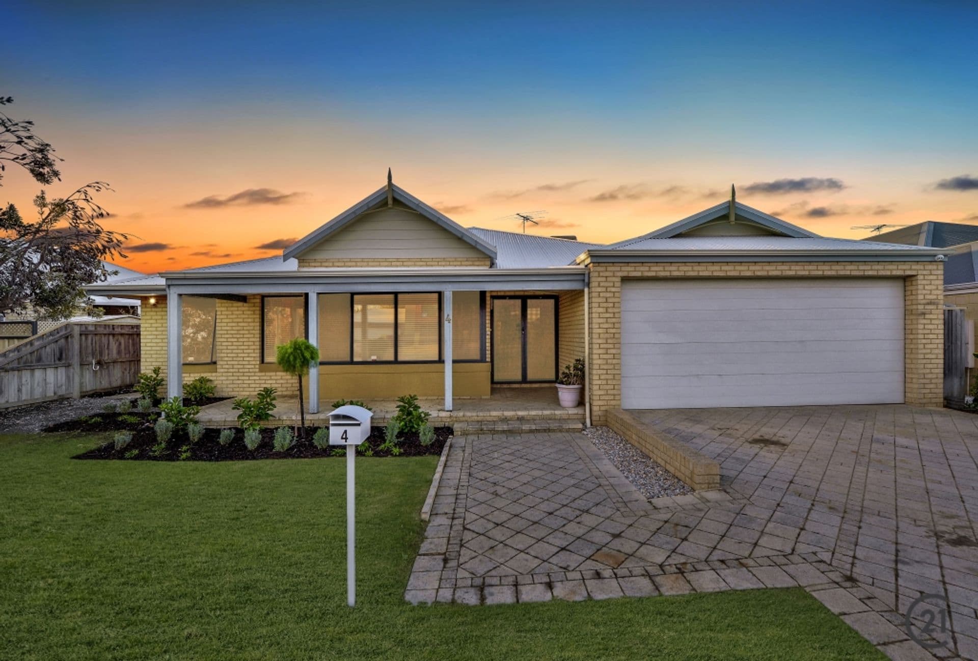 4 Dalona Parkway, Lakelands, WA, 6180, Lakelands - Image 1