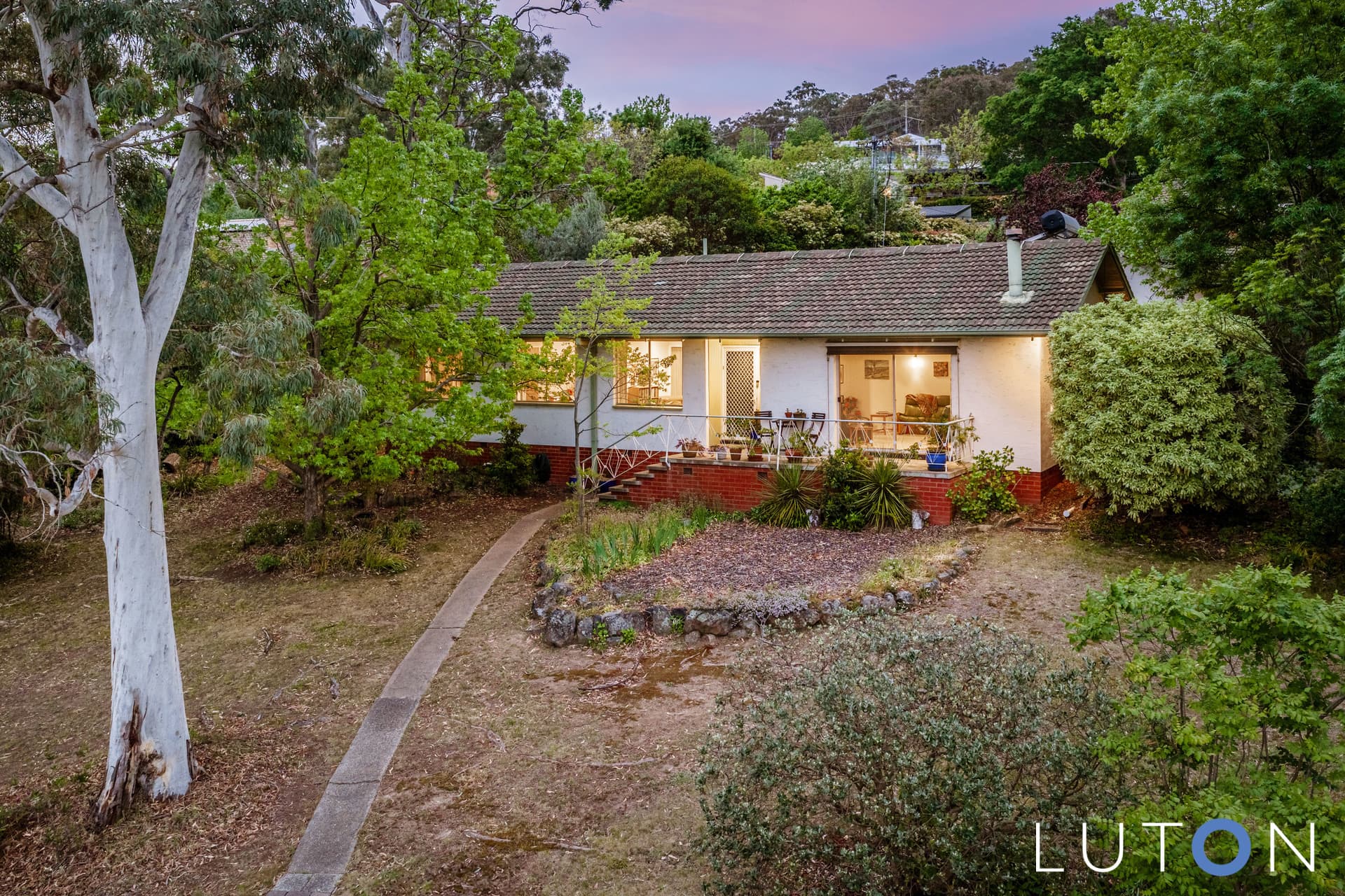 1 Curlewis Crescent, Garran ACT 2605, Garran - Image 1